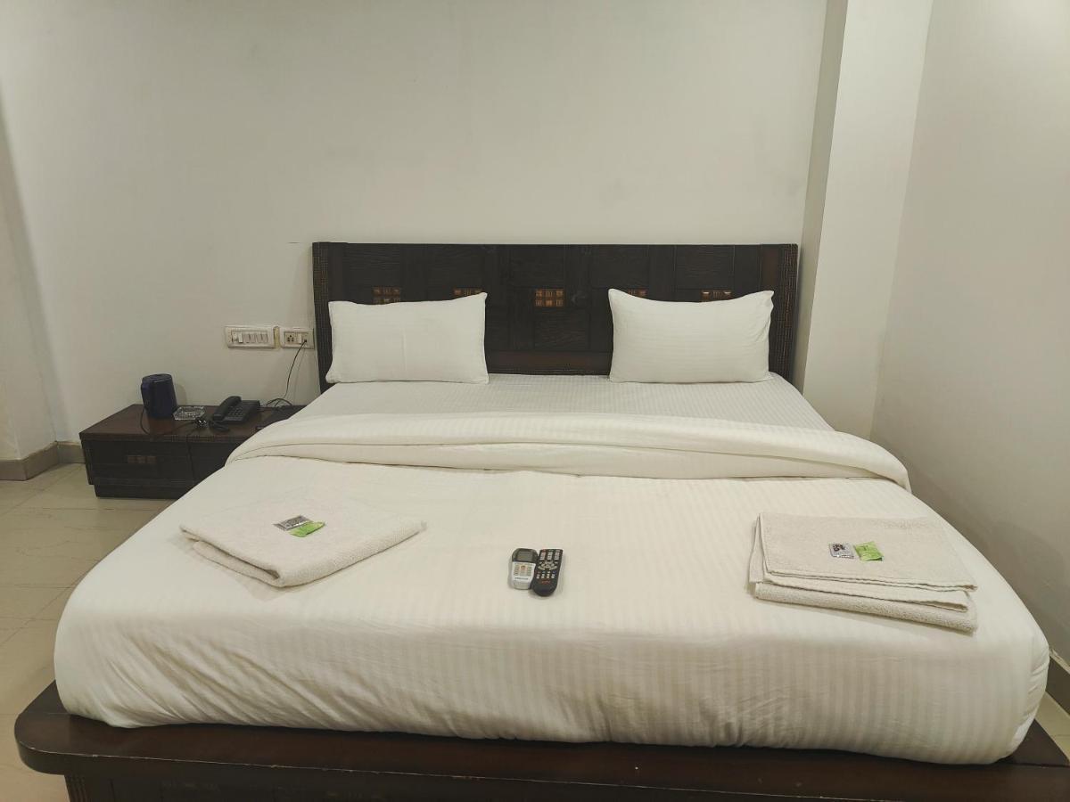Hotel Apple Villa - New Delhi Exterior photo