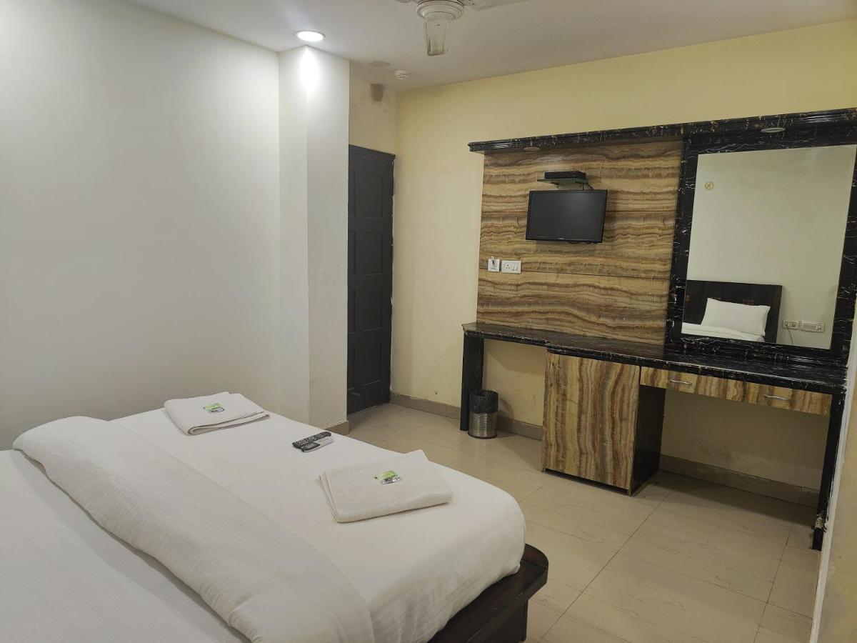 Hotel Apple Villa - New Delhi Exterior photo