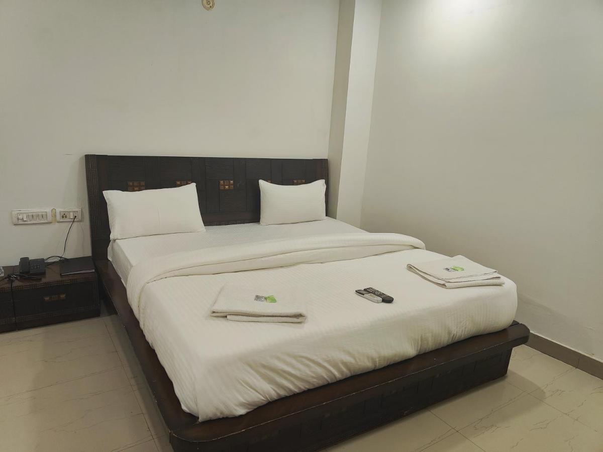 Hotel Apple Villa - New Delhi Exterior photo